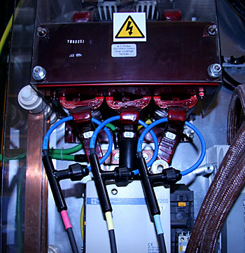 RCTi-3ph monitoring a current on input to an ac drive